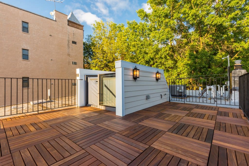 Glazing Vision's three wall skybox skykight used for roof terrace access in Hamilton Park, New Jersey, New York.